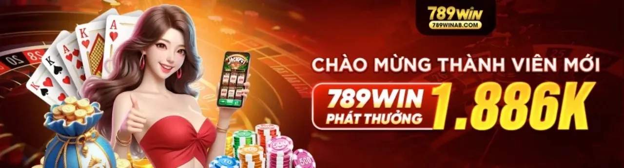 Người chơi đang phân tích chiến lược trên bàn chơi casino